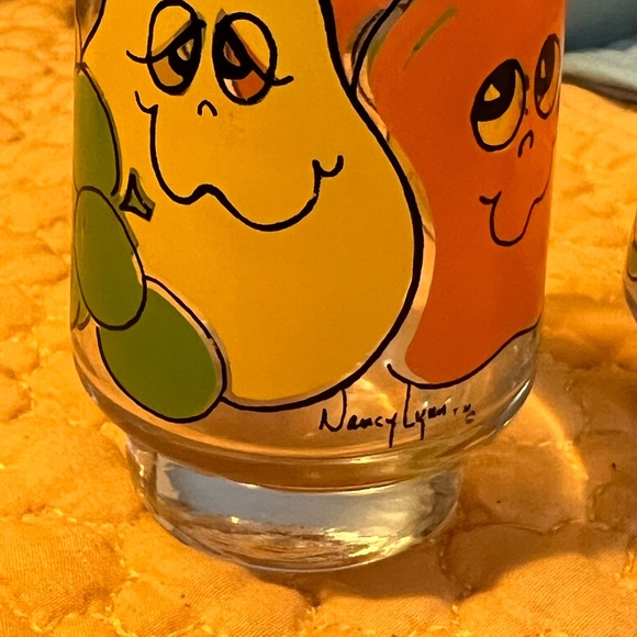 2 -Vintage 1970s 4" Nancy Lynn Smiling Fruit Retro Drink Glasses - Picture 3 of 3
